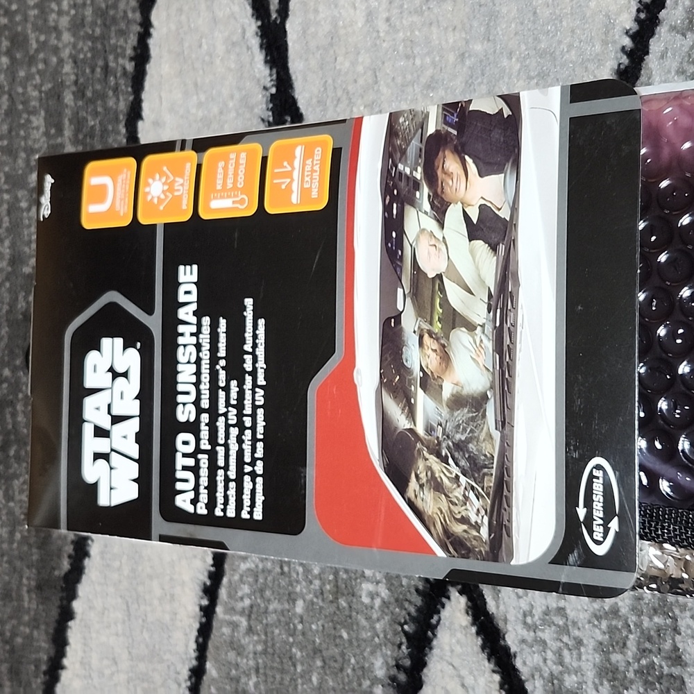DISNEY STARWARS THEMED INSULATED AUTO SUNSHADE UNIVERSAL FIT
